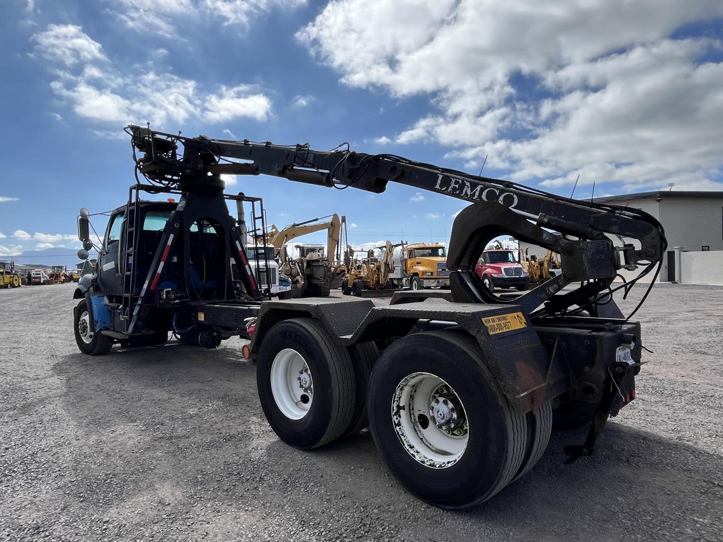 CAMION STERLING CON GRUA  LEMCO